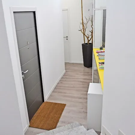 M.h.s. Apartment *